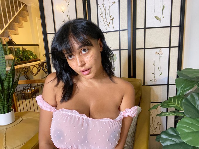 Pretty in pink 💕 https://t.co/wjTlB7dPqe