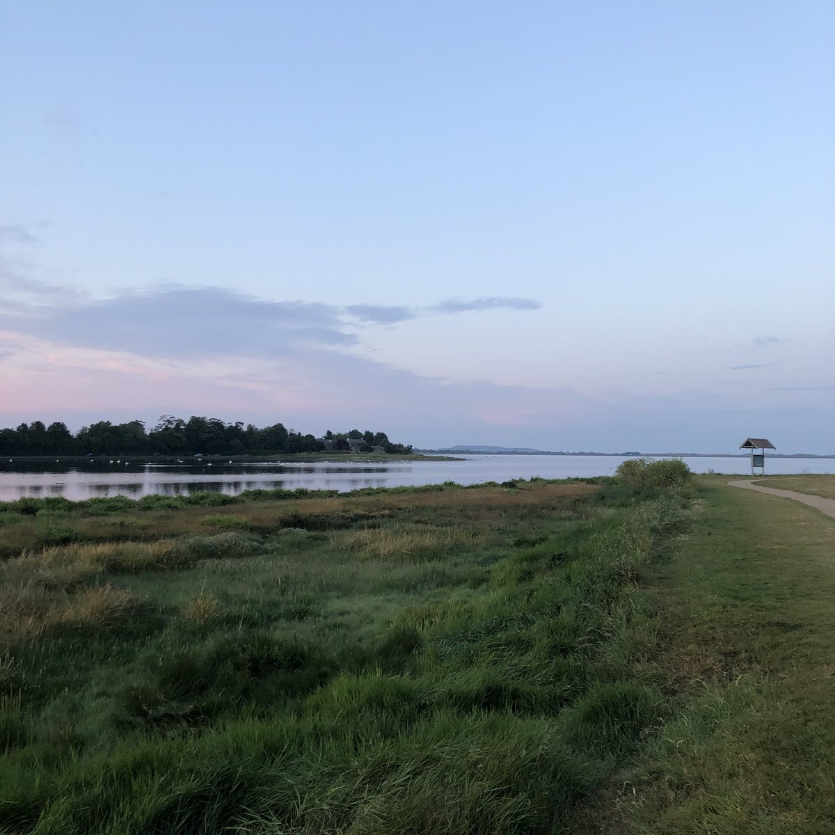 owcaudusi's tweet photo. Evening stillness. 9.30pm and not a single soul around. 
Routine unfortunately had to change,no more every day sunrise runs. But I can settle with this.  

#EveningRun
#SunIsGoingDown #flux #stilness https://t.co/d5j7NzSVco