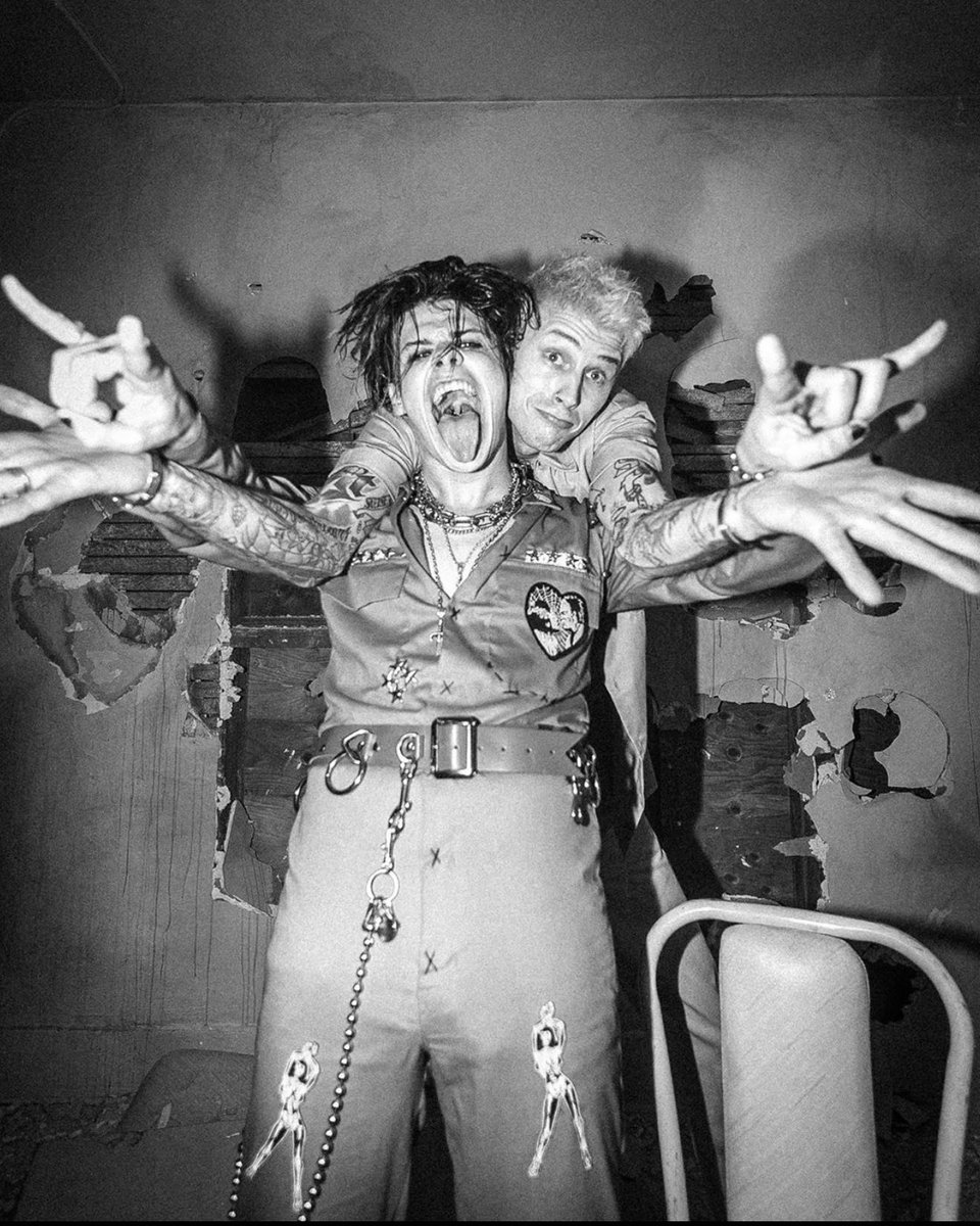 machinegunkelly's tweet photo. happy 1 year birthday “I Think I’m Okay” video 🎬
@yungblud @travisbarker https://t.co/TJ0LM5yY8O