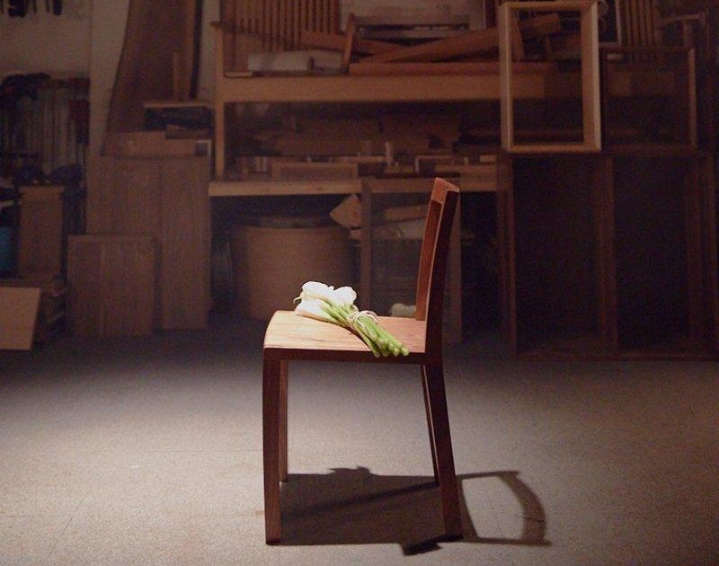 my theory is that, in this song, yonghee is no longer there, and that, in any case, this occurs after his de! th. the flowers and the chair, in the middle of the room, where the light is accentuated on these two objects, while the rest is almost in the shade, makes me-