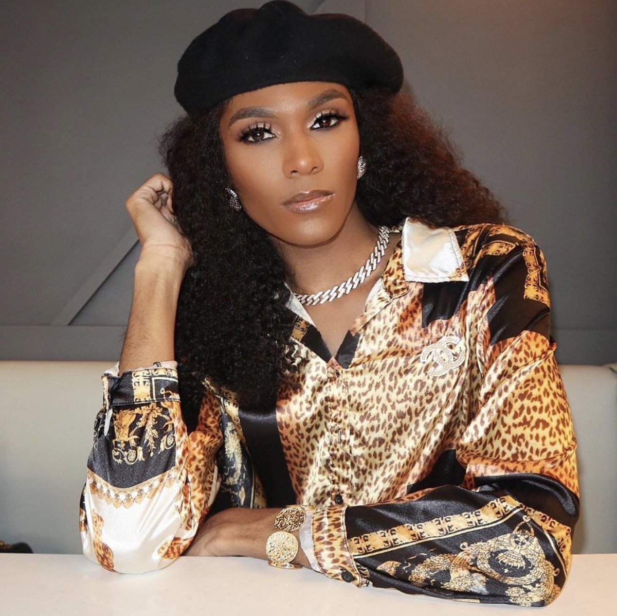 TheeSocialitee's tweet image. 😍🥰 @joshalexmua (on ig) wearing a 18” Indian curly unit from #TheeSocialiteeCollection 

#customunit #customwigs #virginindianhair #hairextensions #hairbundles #explore #explorepage