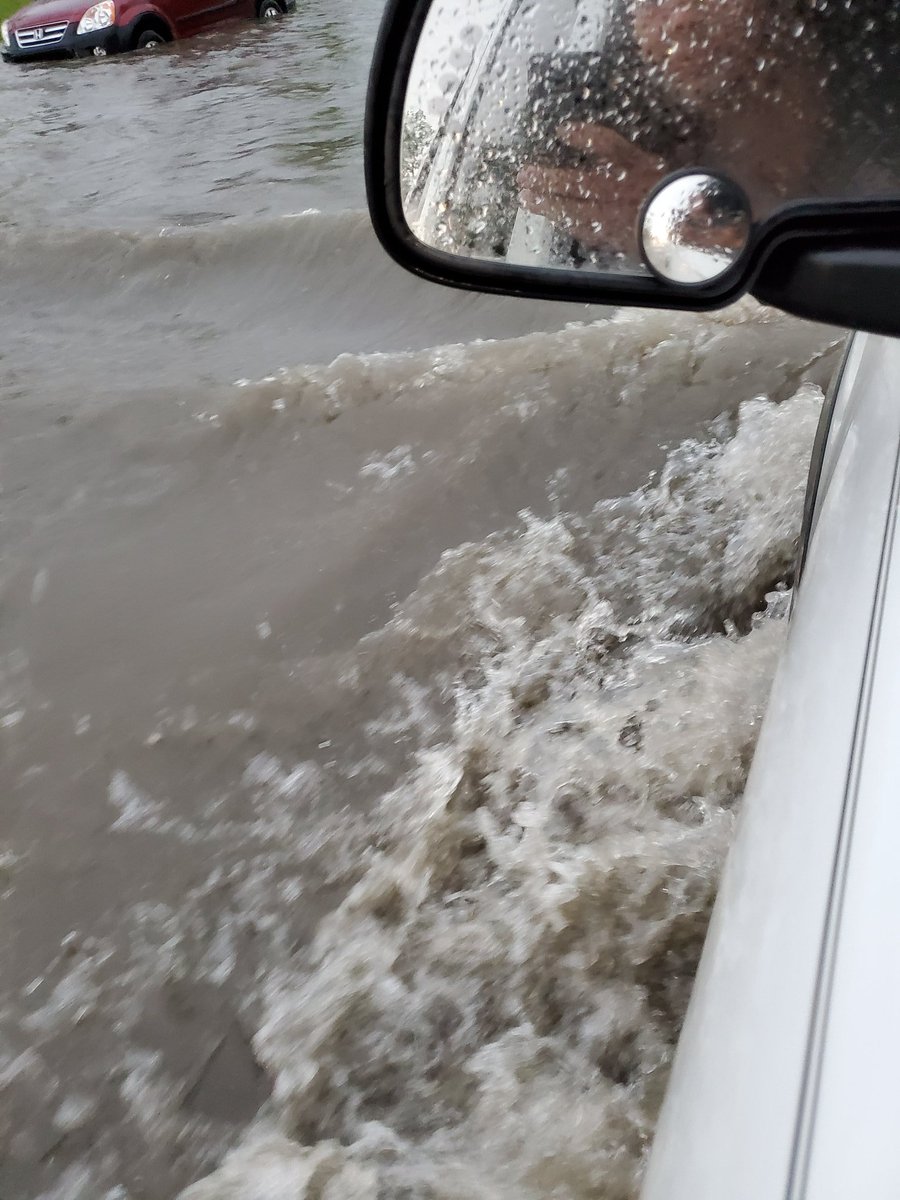 TClowesAg's tweet photo. Passing through Calgary and it's a lake! #ABstorm #hail #calgary https://t.co/IgZc1D4ah4