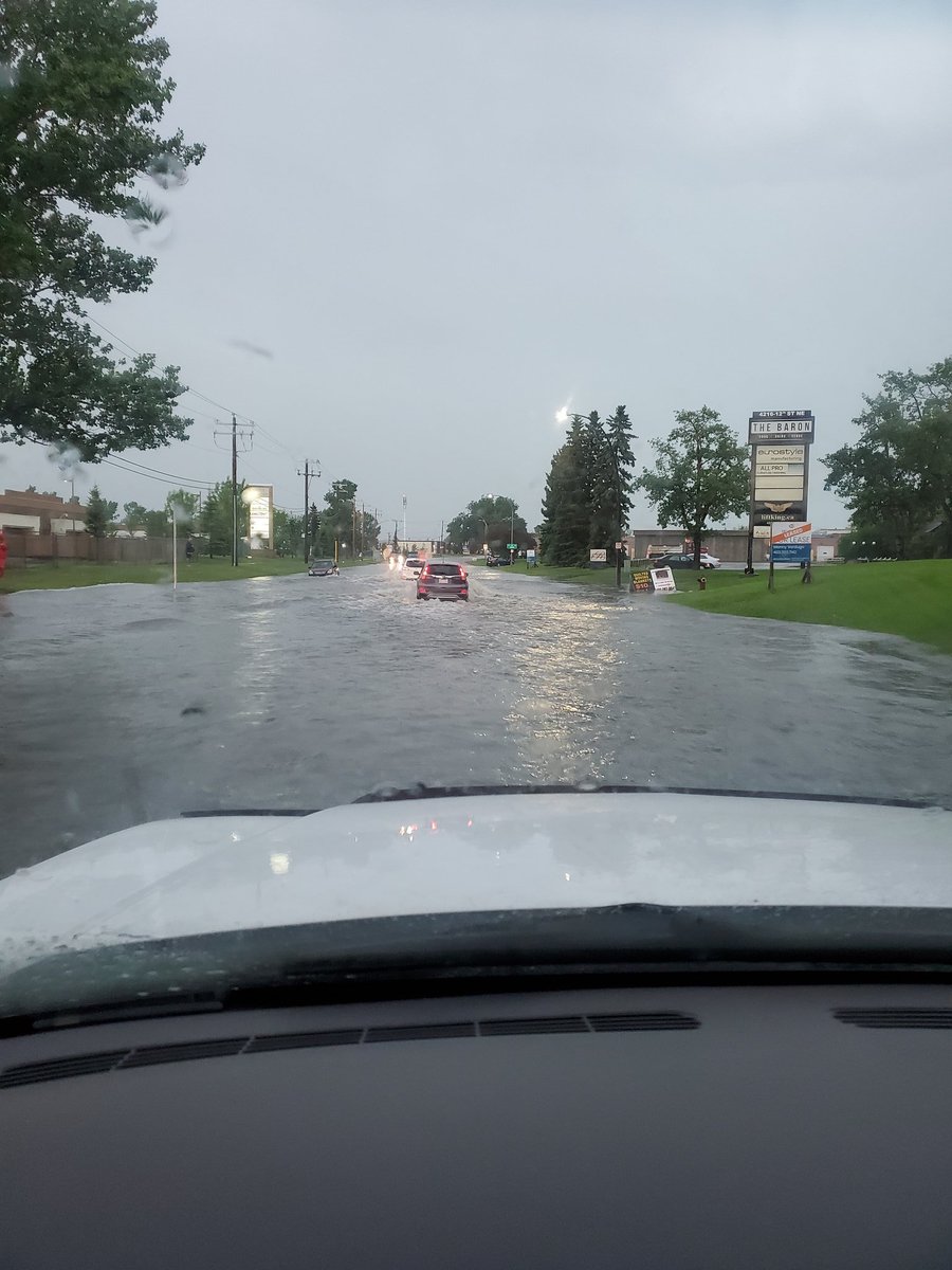 TClowesAg's tweet photo. Passing through Calgary and it's a lake! #ABstorm #hail #calgary https://t.co/IgZc1D4ah4