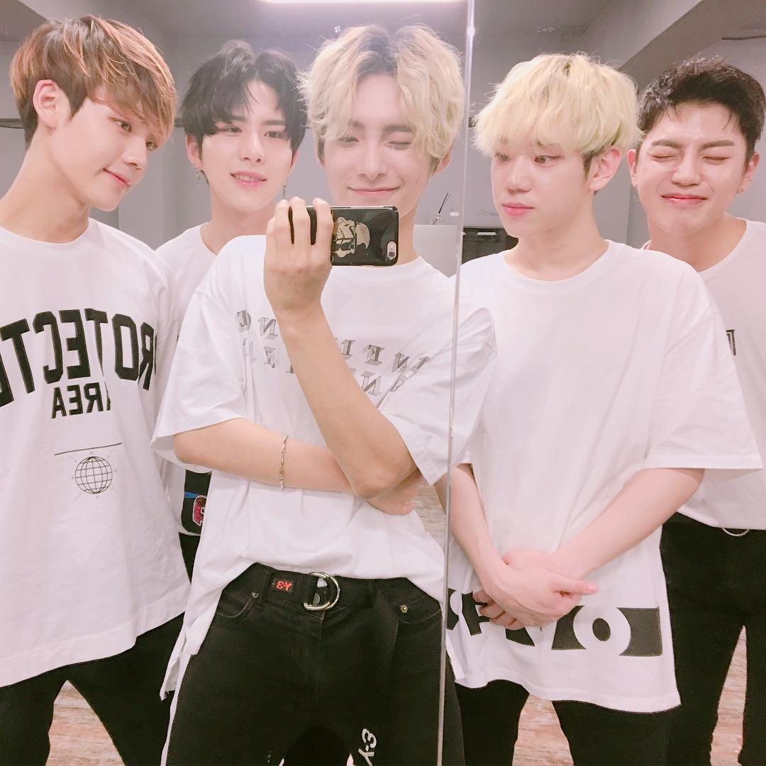 wearedessertwt's tweet photo. 🔭· sᥱt to bᥱ ᥲ 𝐡𝐞𝐫𝐨 * _ / 𝕖𝕧𝕖𝕟𝕥𝕤 𝘄𝗶𝘁𝗵 :  #REDSQUAREDB ₊ #RSQIsColorfull

 Hoy nos encontramos todos en el debut de @WEREDSQUARE, esperamos que les vaya excelente el día de hoy. ¡Felicidades! https://t.co/ivDwNHvRra