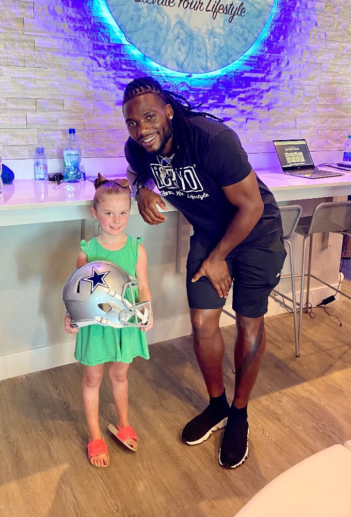 Thank you <a href="/thejaylonsmith/">Jaylon Smith</a> for helping us fuel our little lady’s love of the <a href="/dallascowboys/">Dallas Cowboys</a>! 🏈💙 #raisingthemright #birthdaygirl