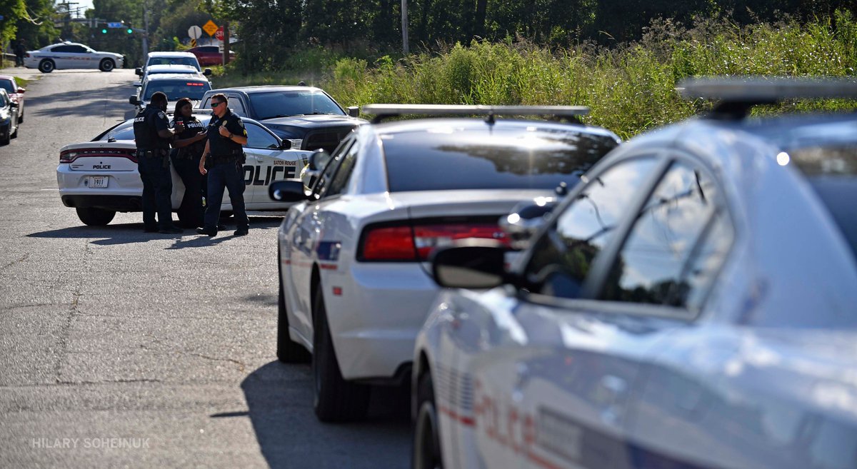 hscheinukphoto's tweet photo. #BREAKING @BRPD, @LAFIREMARSHAL and #BRFD are investigating a reported homicide on Spanish Town Road near N. 10th Street in Baton Rouge late Saturday afternoon. This is a developing story, more to come via @theadvocatebr https://t.co/SZcMdmQCx2