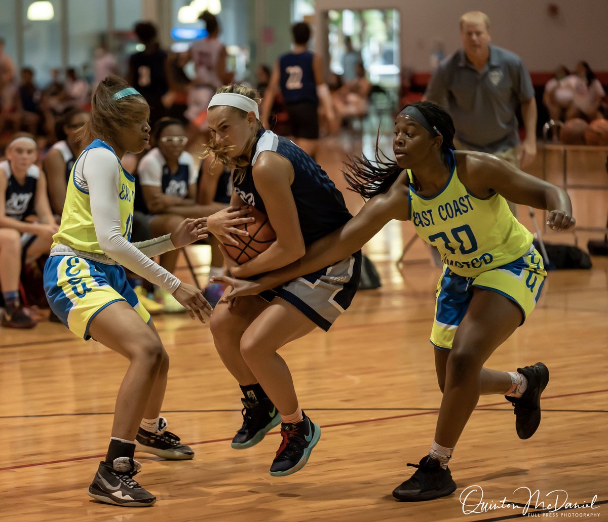 Picture of the Day!
Fighting through the defense! <a href="/EcuNflorida/">ECU_NFlorida</a> Taylor Gardner