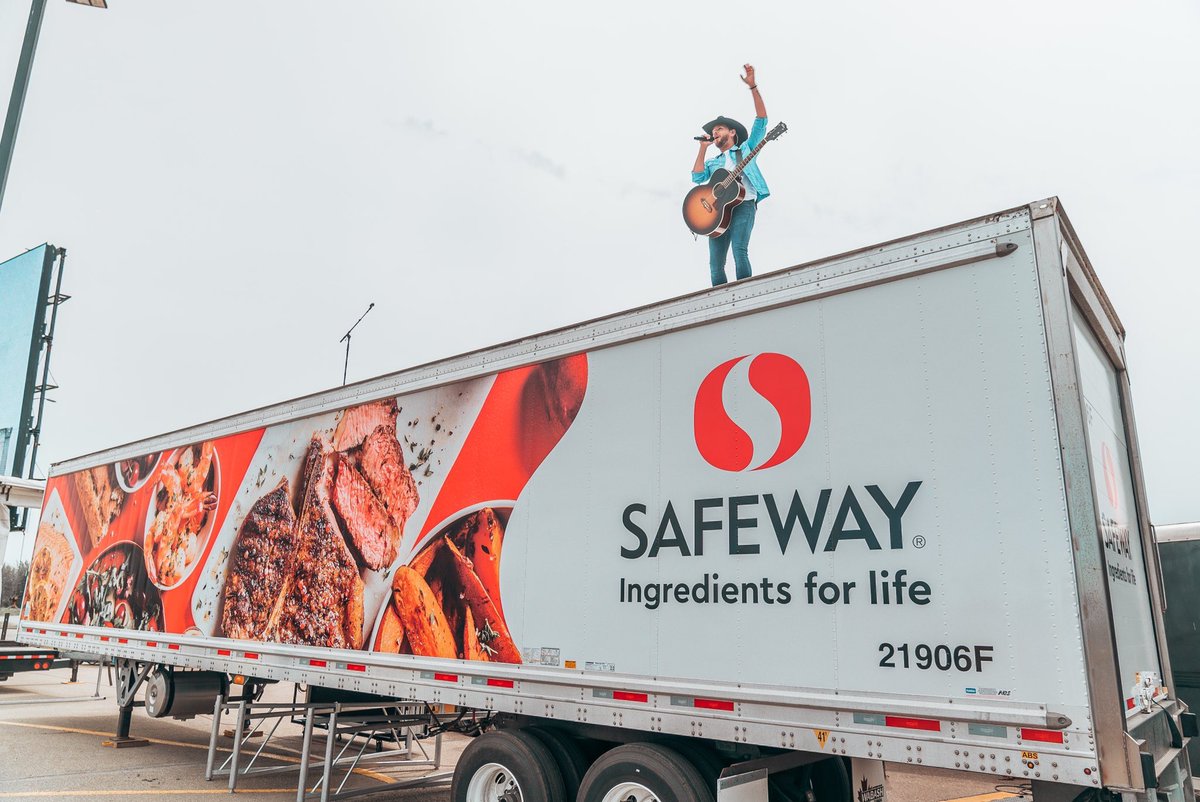JonBeckett2's tweet photo. Thanks so much to ⁦@BrettKissel⁩ for putting this event together 
Thanks to ⁦@Safeway⁩ for coming on board as the #TitleSponsor !
A whole bunch of #AVTechs #eventprofs have some much needed work!
⁦@RiverCreeCasino⁩
⁦@productionworld⁩ https://t.co/Ru9HJY1zlU