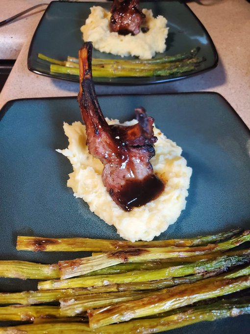 Lamb chops it is....#dinnerdate  specialty https://t.co/7DR7nzgC3C<a href="/tag/dinnerdate"class="tags">#dinnerdate</a>