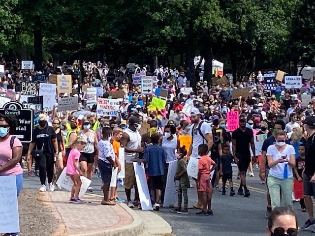 MaryHallFreedom's tweet photo. Today March of solidarity in Roswell https://t.co/HgHeNldLW8