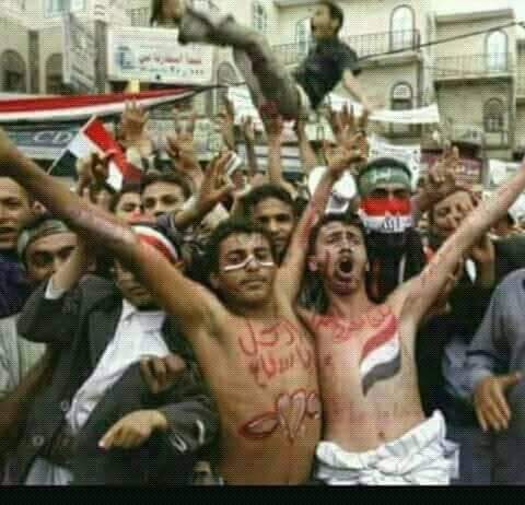 Twariq38's tweet photo. ذيك الصدور العارية التي خرجت تهتف لأسقاط الجرعة ودولة عفاش حسب زعمهم اللي هي كانت دولة النظام والقانون والامن والامان والاستقرار والديمقراطية وحرية الرأي والرأي الأخر التي سلبها الآن إرهاب الحوثي من أفواه شعبنا لذي تنهشه كلى المليشيات الغادره أشتي أعرف أينهم لبسوا ولاعادهم #عريان https://t.co/2ddpN30YDo