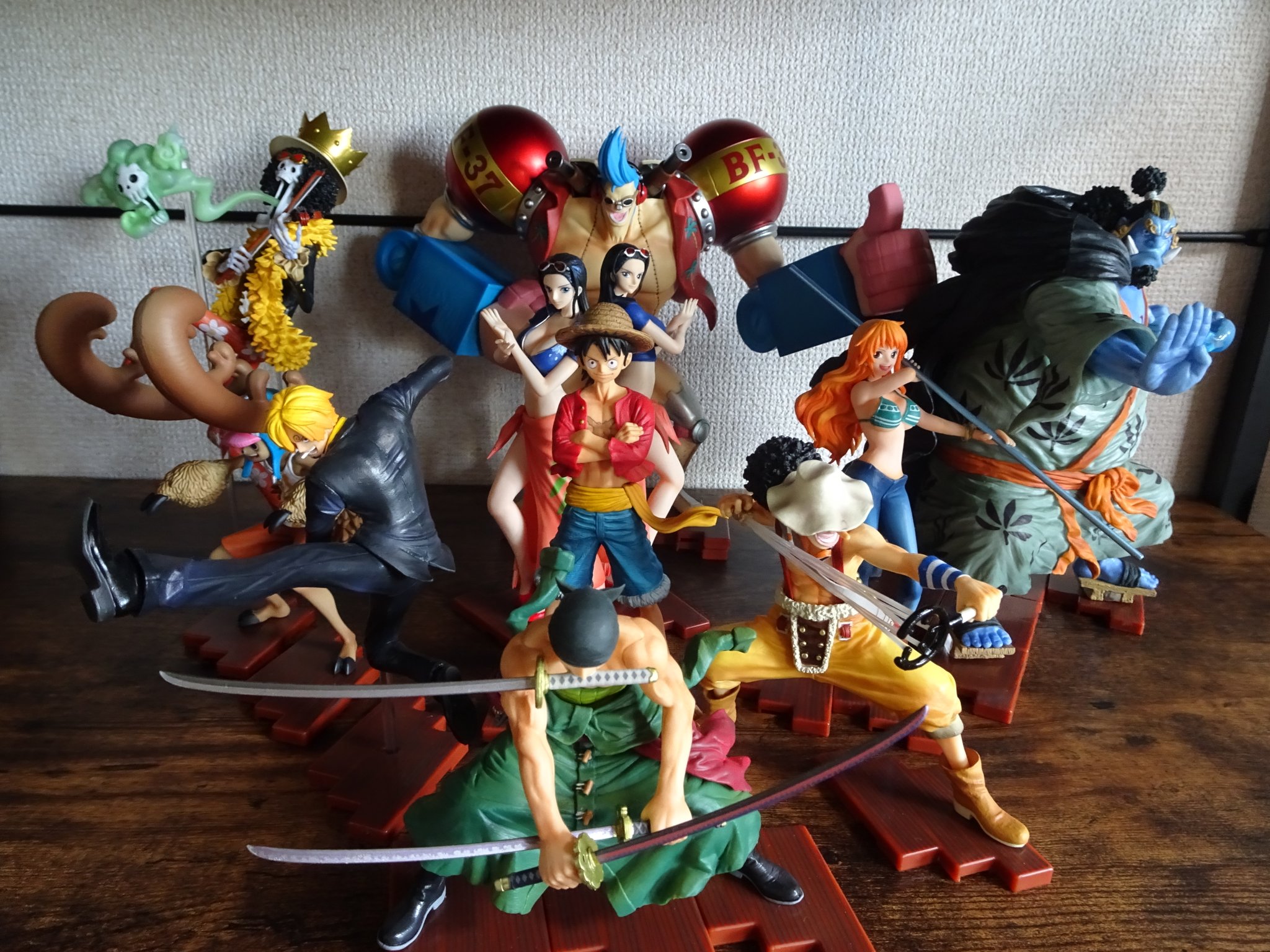 送料込 ワンピースフィギアーツzero全種 64巻 コミック アニメ