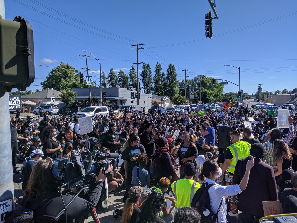 KCBSRadio's tweet photo. #PHOTOS: Images from several #BlackLivesMatter protests around the Bay Area on Saturday afternoon. Hundreds - if not thousands - chanted and held fists high in the air as they marched in cities like #SanFrancisco, #Oakland, #Berkeley and #Vallejo.
📸: @citizenkrans, @mike_dewald https://t.co/yjBX2SOZc6