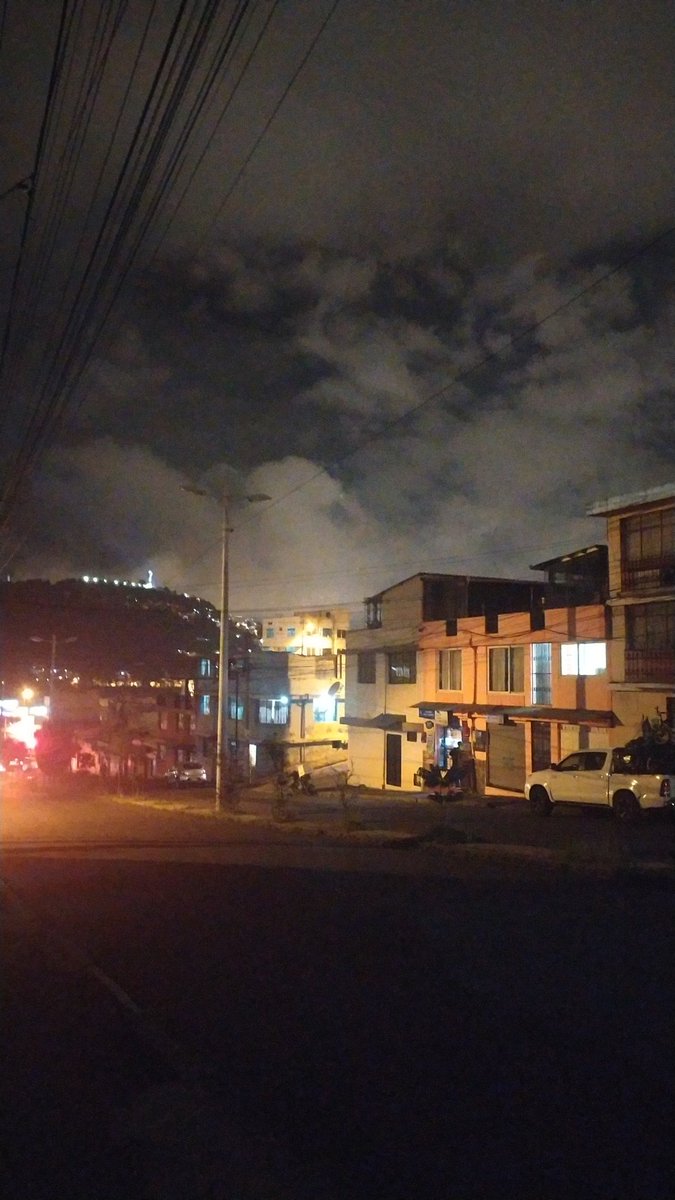 comarg684's tweet image. Sres. @ElectricaQuito llevamos más de una semana sin alumbrado público en la Alpahuasi entre la Napo y Bartolomé Alves, favor su atención urgente  @LoroHomero