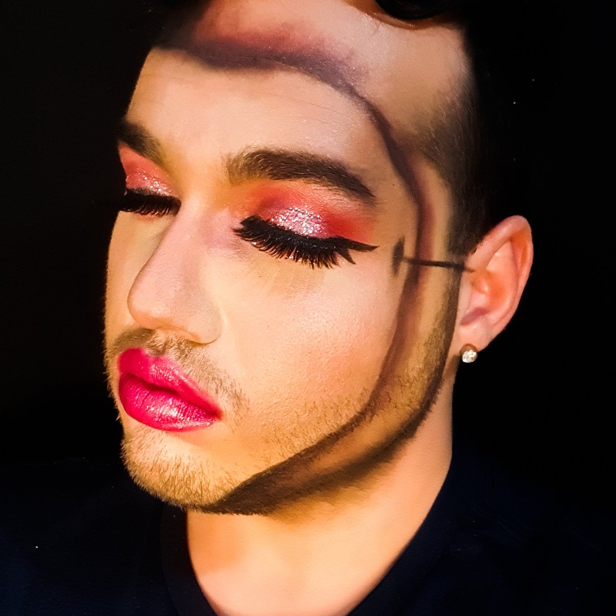 LucasVanalli1's tweet photo. Não tô sabendo lidar com essa make #mascara3D #makeup3D https://t.co/WoI4mbCCk0