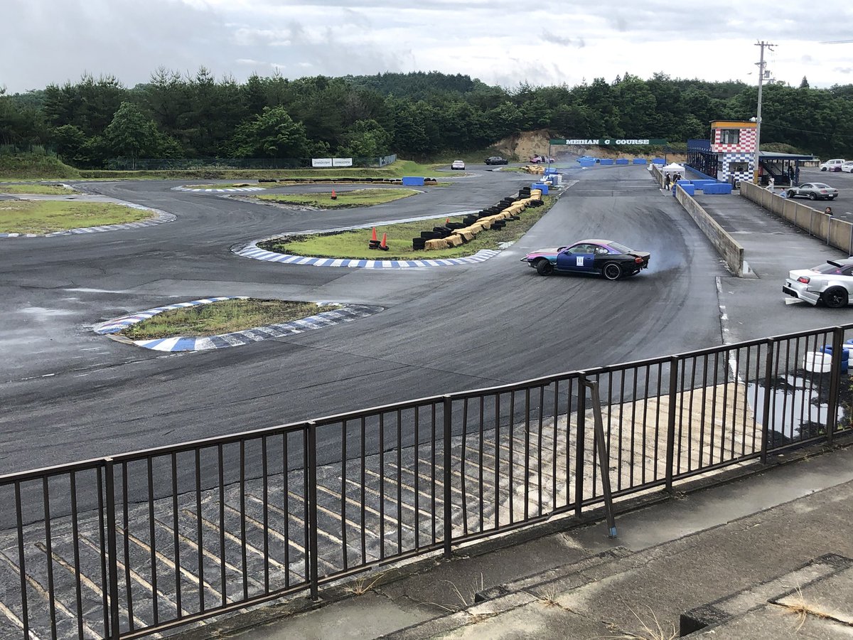 じゃまけん 本日は名阪スポーツランドにて関西オールスタードリフトｇｐの兵庫県予選が行われておりますヽ 現在の路面は ハーフウェット みんな苦労してはります 名阪スポーツランド 関西オールスター ドリフト Drift T Co
