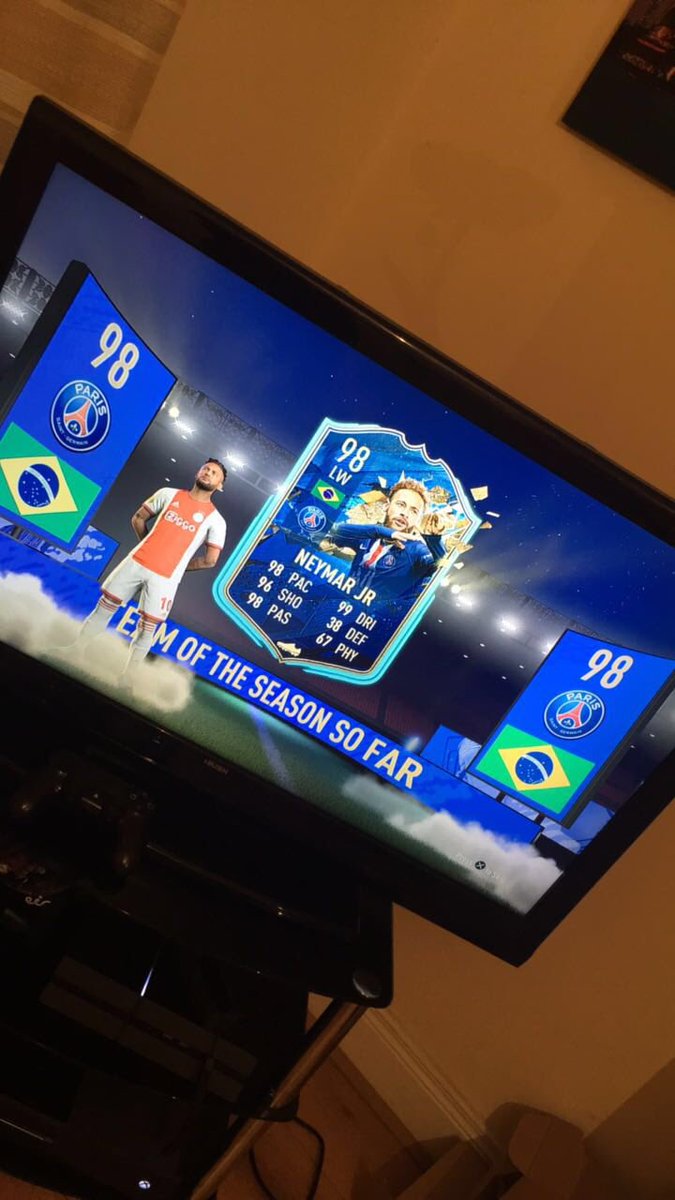 ScottDunne6's tweet photo. Omg guaranteed ultimate tots pack ⁦@aa9skillz⁩ ⁦@NepentheZ⁩ ⁦@Castro1021⁩ ⁦@RunTheFUTMarket⁩ https://t.co/cEQ4JjnqMa