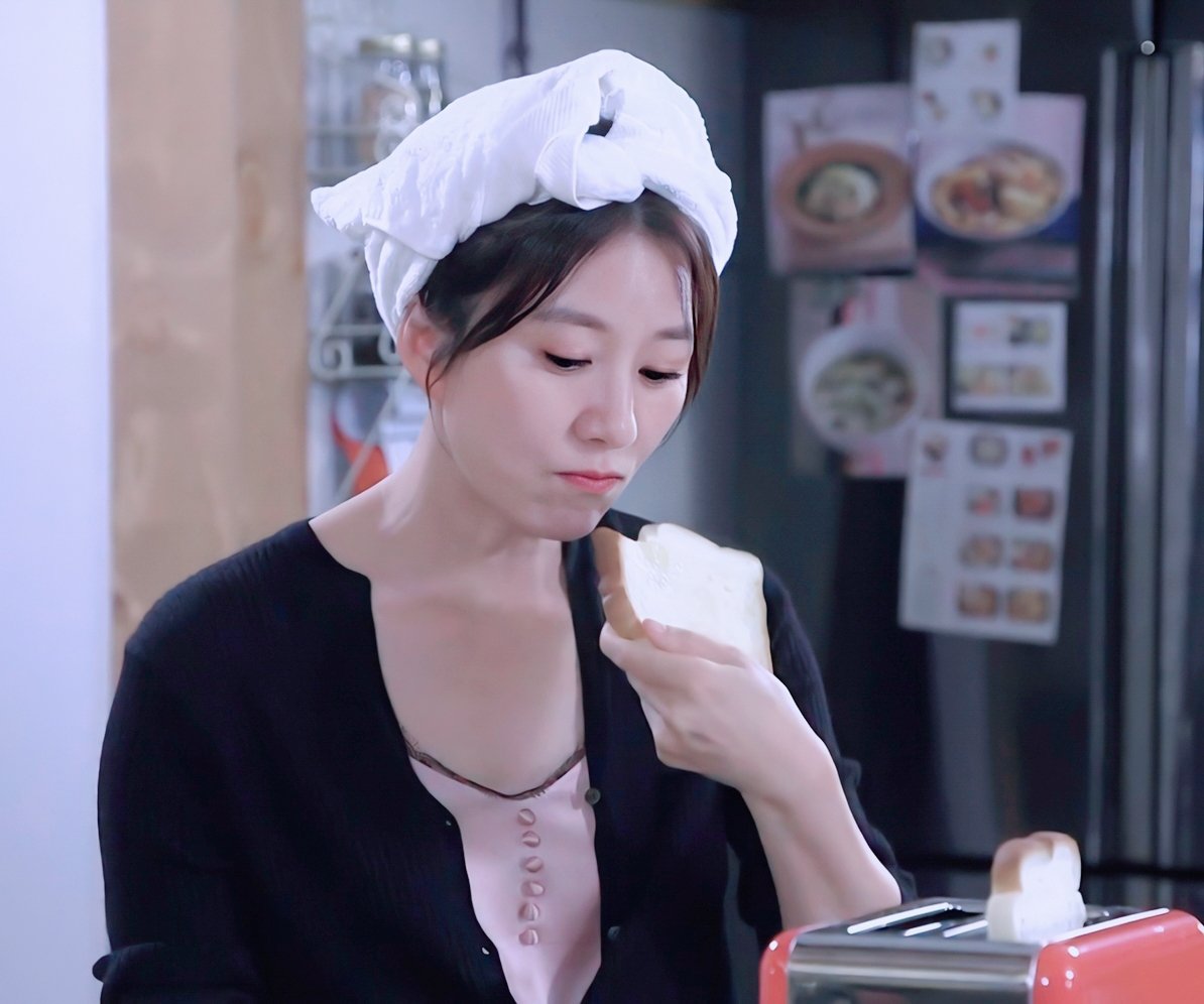 Kimkaku2's tweet photo. Good​ morning​☕💗
#김희애
#kimheeae
#secondtolastlove https://t.co/YOz3fSYGzV
