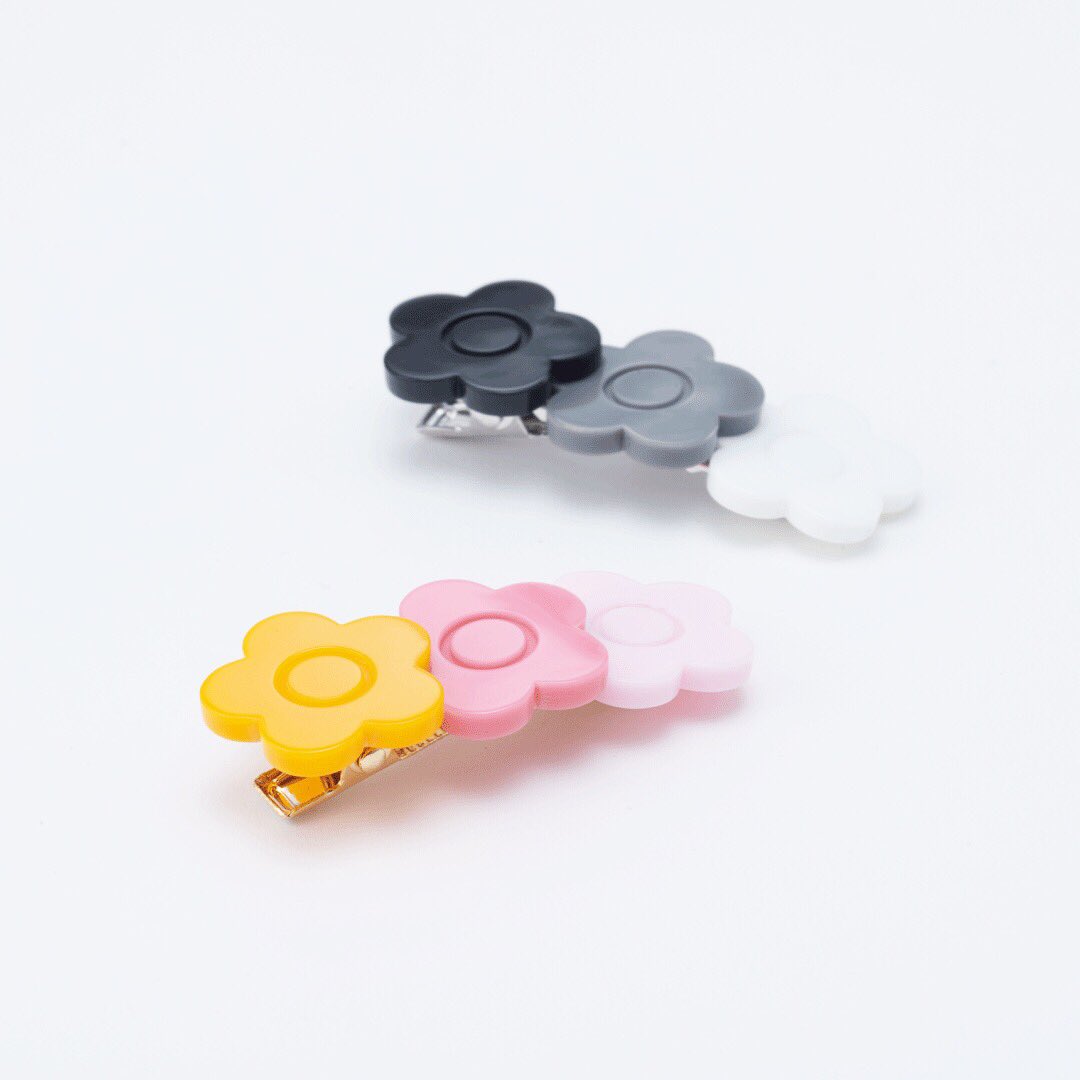Mary Quant Official على تويتر アクリル3デイジーヘアクリップ T Co Qqj7sz5wzu 3色のデイジーが並んだヘアクリップ 前髪やサイドがしっかり留まるサイズ感で キュートなアクセントに Maryquant ヘアクリップ Mary Quant Official على تويتر アクリル3デイジーヘアクリップ T Co Qqj7sz5wzu 3色のデイジーが並んだヘアクリップ 前髪やサイドがしっかり留まるサイズ感で キュートなアクセントに Maryquant ヘアクリップ