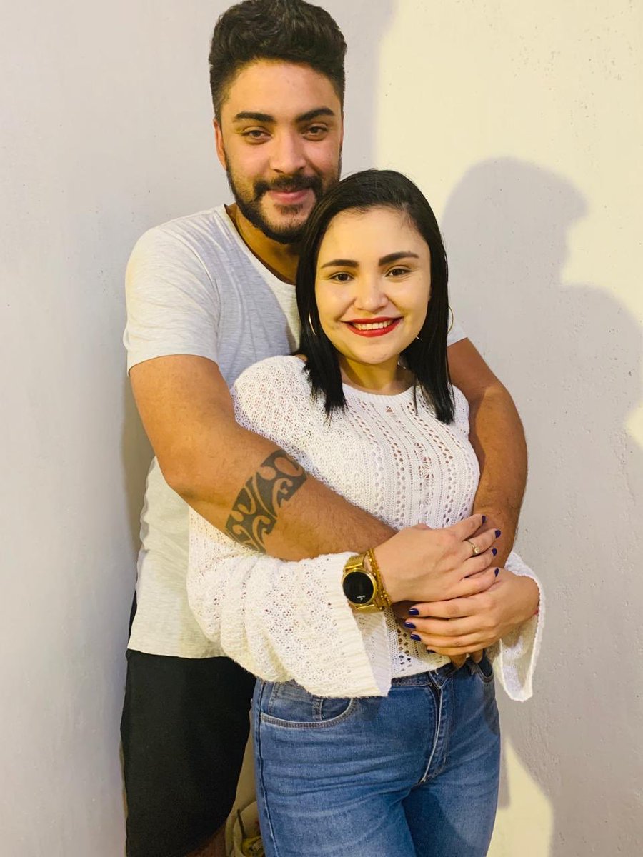 vips_ls's tweet photo. #LookLive | Ah, o amor é lindo né? 😍Nossas integrantes Suelane e Marcella já estão acompanhadas dos mozões para a Live mais romântica de todos os tempos. E vocês, vão assistir acompanhadas também ou não? #LuanLoveEmCasa https://t.co/vwl5UzcJKn