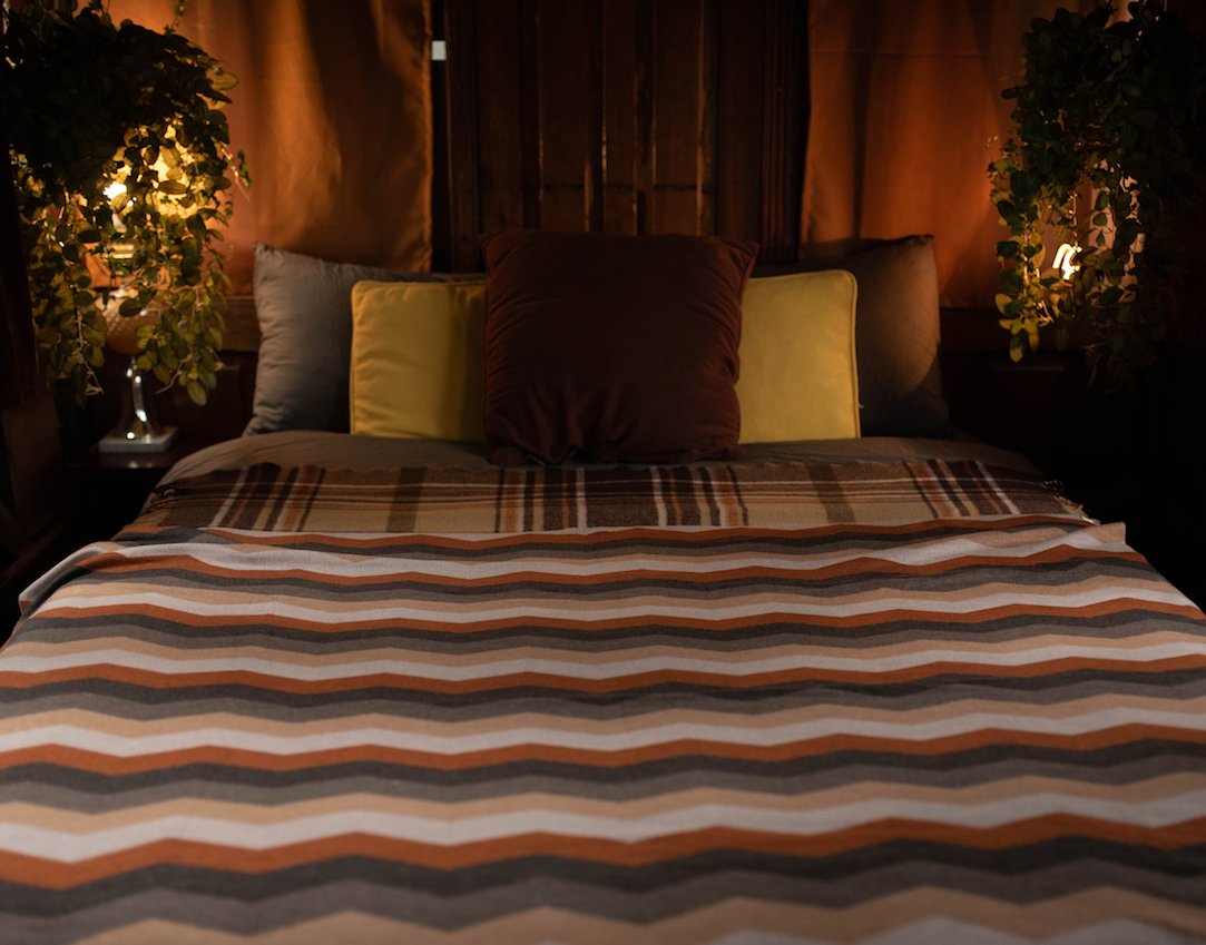 Bringing out the earthy vibes with this colour tone. Making you feel cozy and warm but also relaxed and peaceful. 🛌⁠
⁠
Featuring our 'Dippy' blanket in ⁠Hickory/Toffee. Available in four sizes and colours to suit you.⁠

soo.nr/bfS5