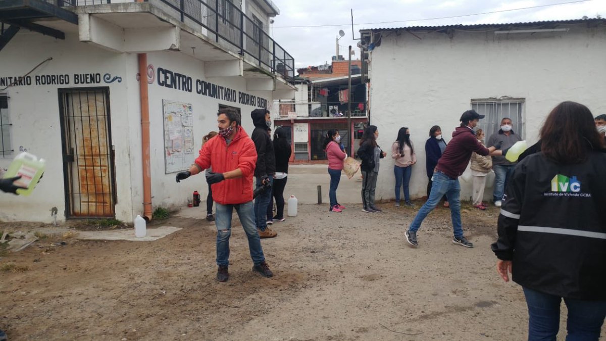 NachoDevitt's tweet image. Entrega de 1.200 bidones de agua + 1.200 de lavandina en Rodrigo Bueno @asociar + @AySA_Oficial + @IVCBuenosAires @MariaMigliore @JuanMaquieyra