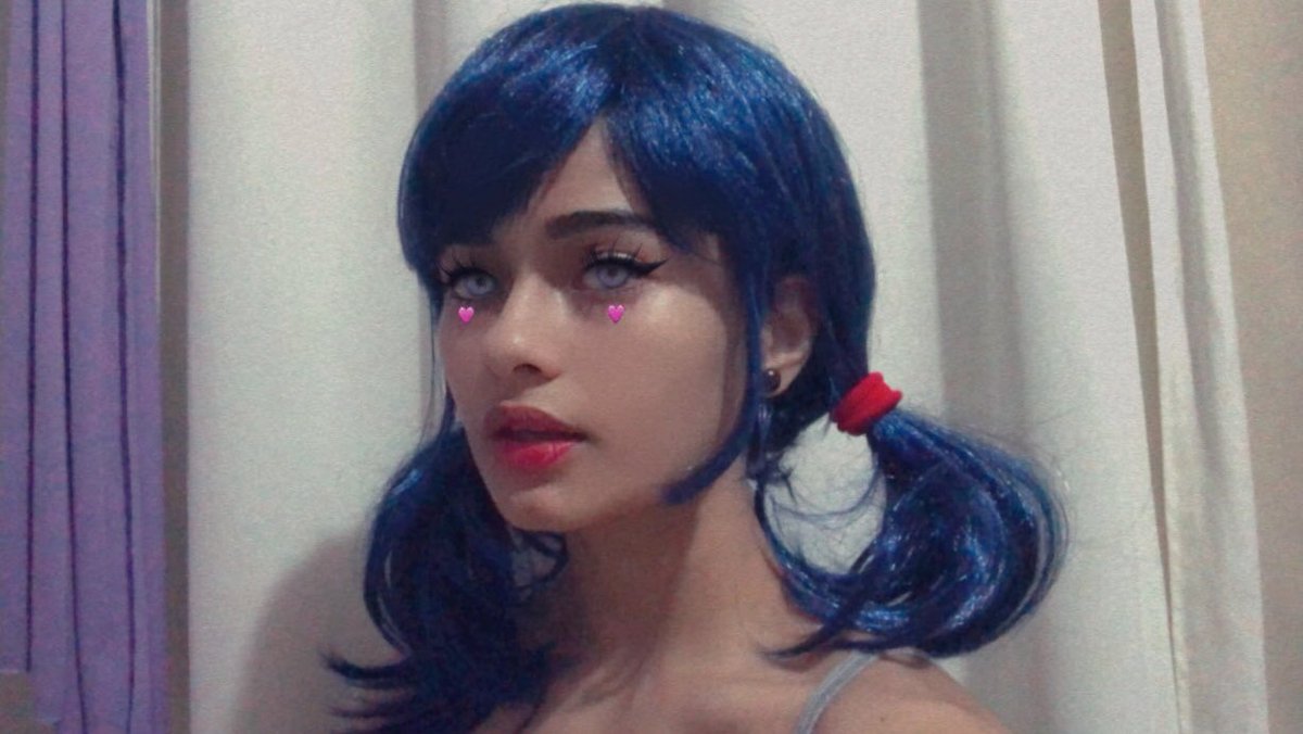 mizzibug's tweet photo. Nao sei o que colocar de legenda mas tá aí as fotinhas do cosplay de Mari de pijaminha 

Eu n tenho lente azul então usei filtro do insta 

💙🤍🦋🤍💙 https://t.co/DgMLahEIfd