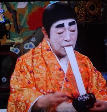 @HEISEI_love_bot バカ殿などであったお雑煮を参考にした、という説。 