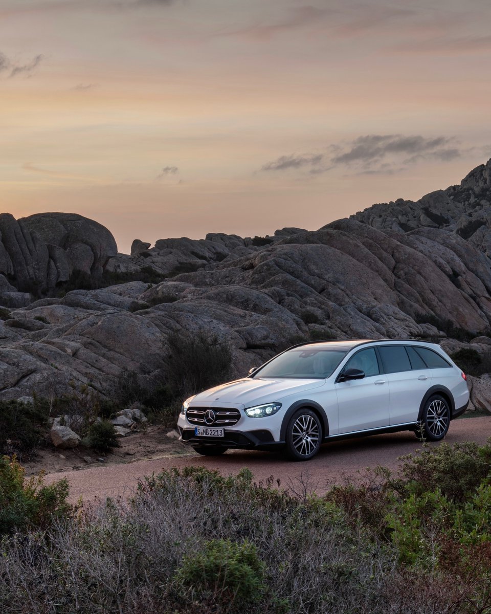MercedesBenz's tweet image. Off-road-oriented design features, 4MATIC all-wheel drive as standard and increased ground clearance thanks to the likewise standard multi-chamber AIR BODY CONTROL air suspension make the All-Terrain the most versatile variant of the E-Class to date.

mb4.me/e-class-estate…