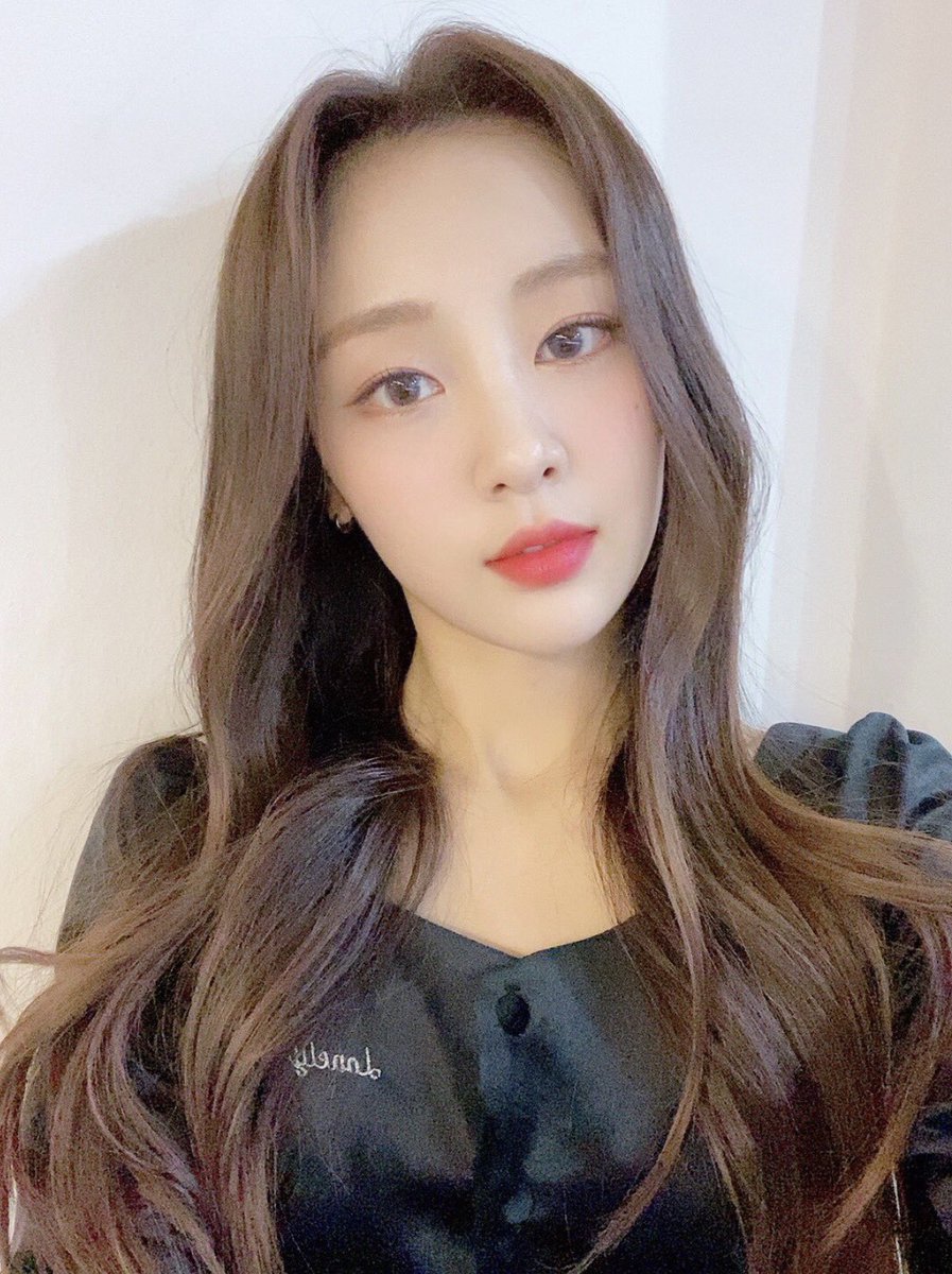 — yves’ selfies, from oldest to newest: a thread