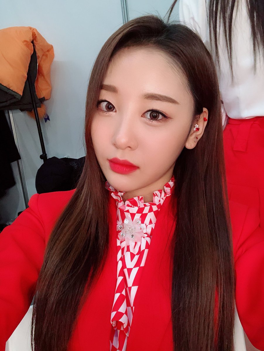 her first selfie as loona member yves