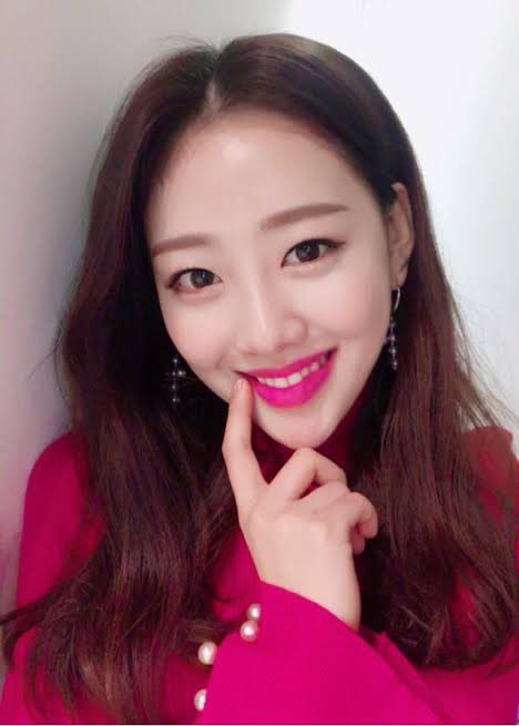 her first selfie as loona member yves