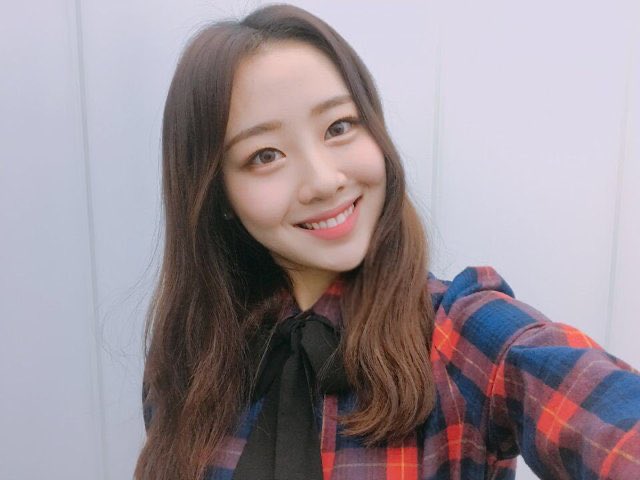 her first selfie as loona member yves