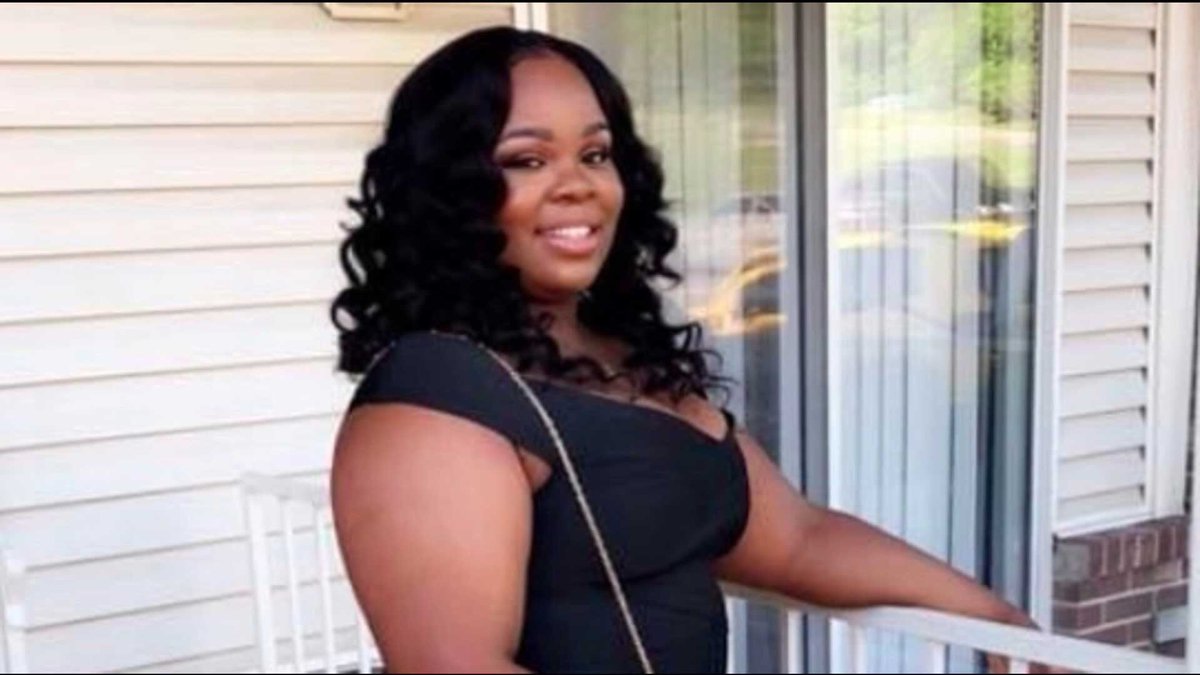 bradleyberdecia's tweet photo. Breonna Taylor’s birthday was not too long ago and she should’ve been alive to celebrate many more birthdays yet to come #AllBirthdaysMatter https://t.co/oQheqs2ewg