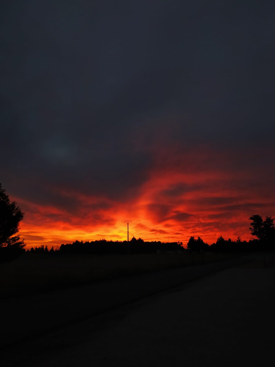 lorxx__'s tweet photo. Argamasilla de Alba 6:30 am https://t.co/GyIQJUWJtJ