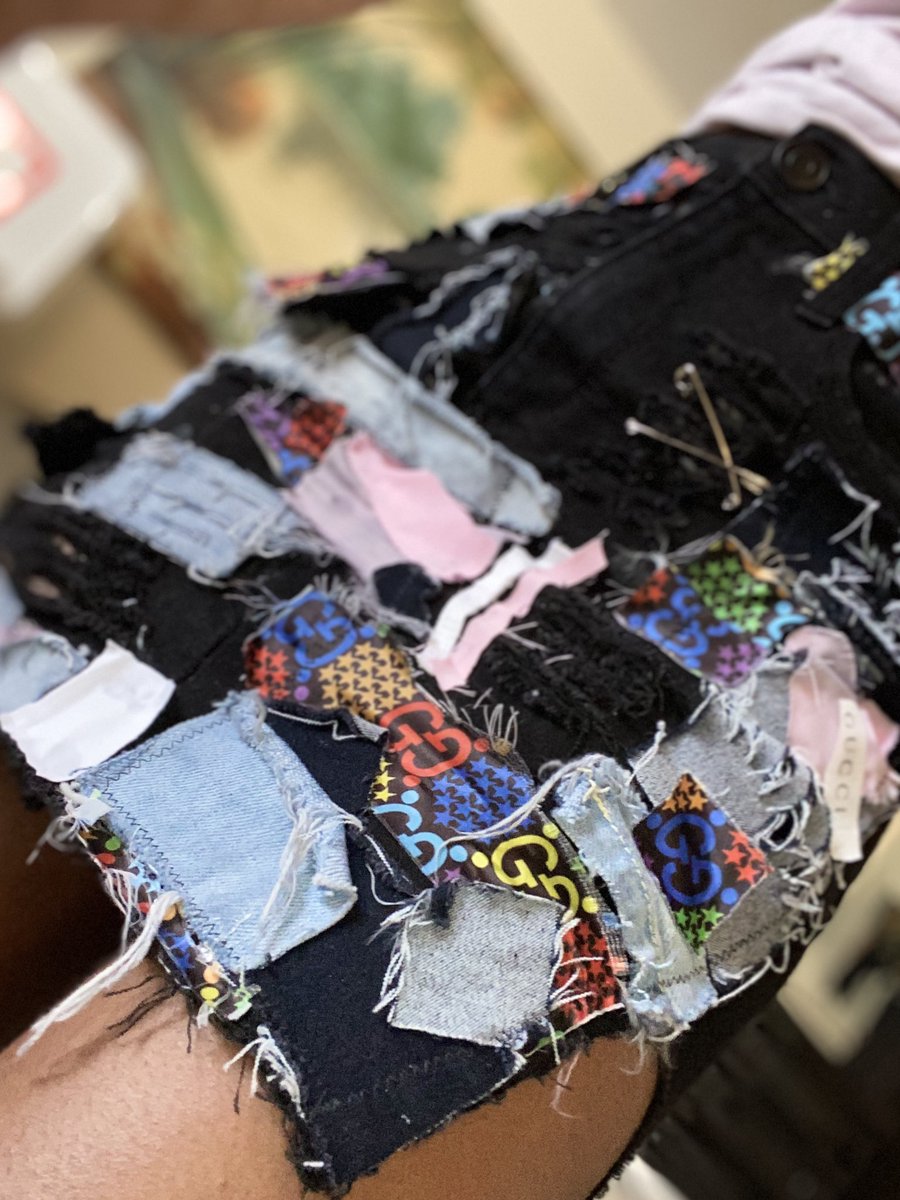 Sashamomonique's tweet image. Shout out to my handwork.. cuz I snapped on these 💪🏽🥴🤍🗣 MoCustomDesigns #patchworkjeans #patchwork #shopmcd