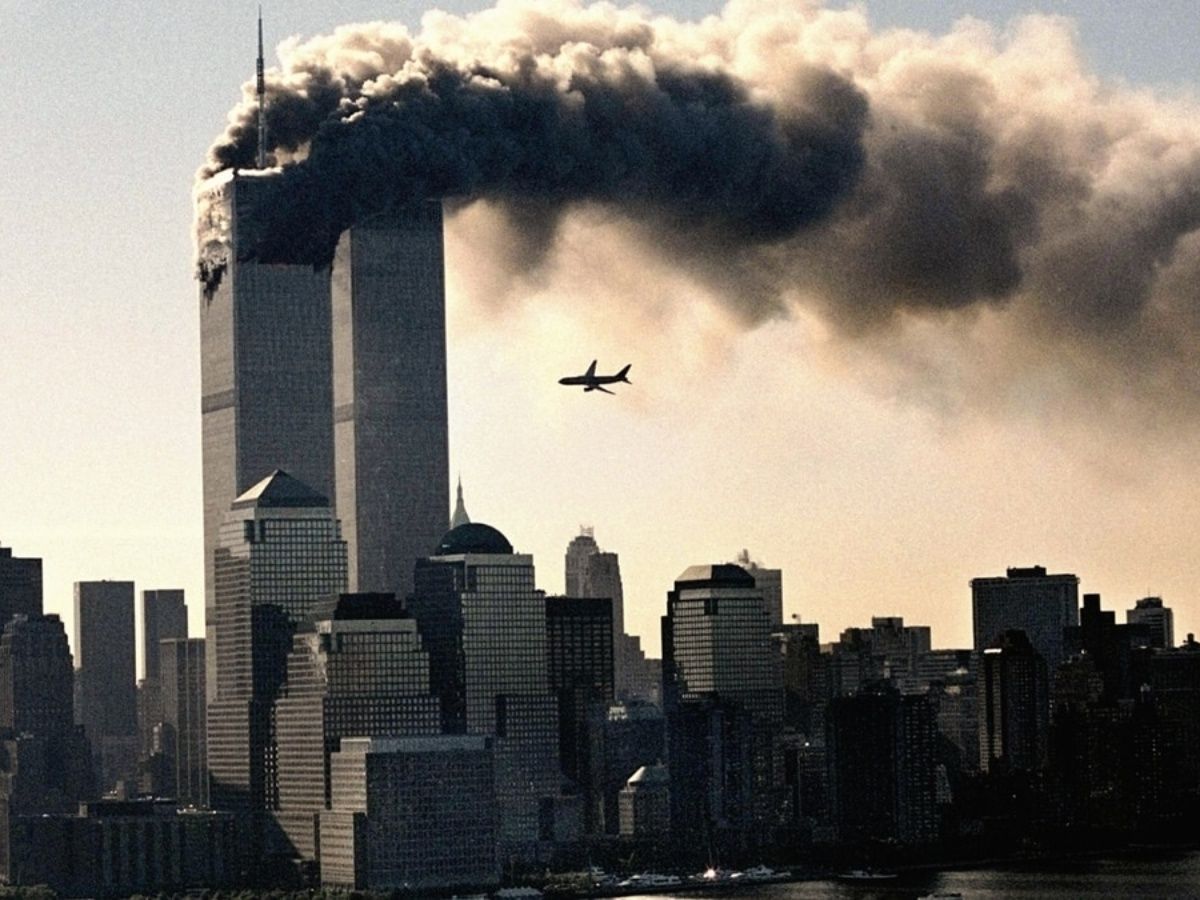 1-Abro hilo :Murieron millones en una guerra que comenzó al inicio del siglo XIX y que no se detuvo ni siquiera en 1945 porque se diseminó como un cáncer en todo el planeta y su metástasis se dividió en un centenar de guerras en todos los países del mundo con extrema crueldad.