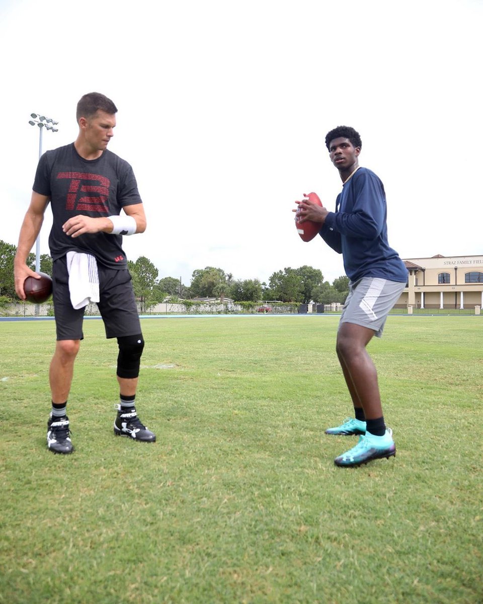 Tom Brady putting in some work with Deion Sanders’ son Shedeur.
