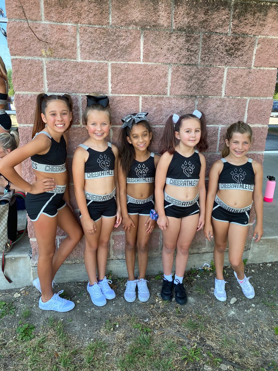 TracyJB87's tweet photo. First practice for these O’Babies! 💕👸 @ca_ocelots @CA_PlanoTX https://t.co/EhzRJjFuto