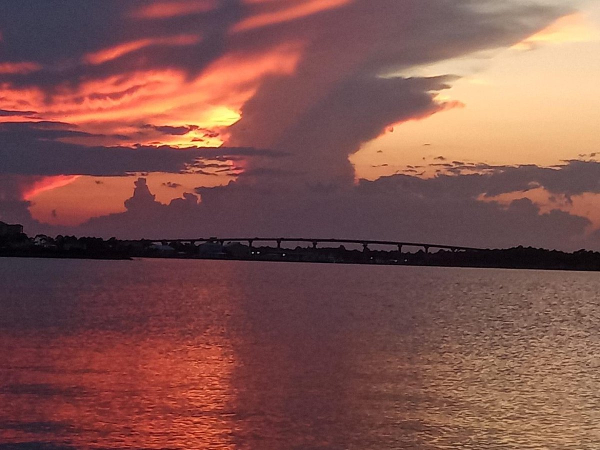 streetSinger9's tweet photo. Soundside Sunset 
Thx Ryan
#CellphonePicture https://t.co/bozmQI6DFv
