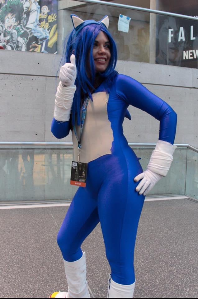 LizzyHedgehog's tweet photo. Ah my #SonicBoom cosplay from a NYCC. I was very body cautious of this suit cause of the way I looked. But I gave it my all for the love of #SonicTheHedgehog &amp; the love of #cosplaying 

#SEGA #sega60th #cosplayergirl #CosplayRP https://t.co/I53BYfqxDE