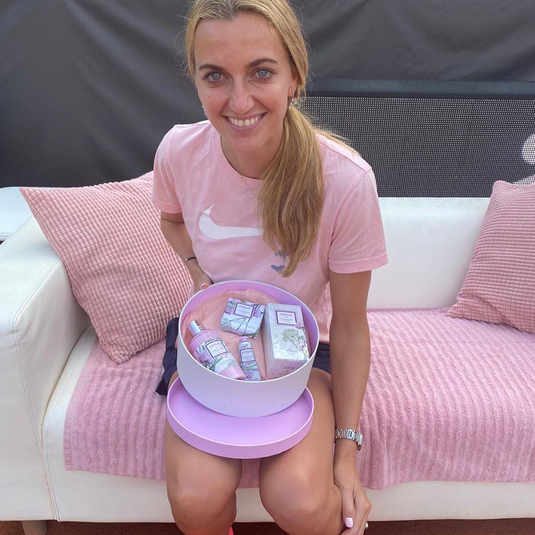 PETRA KVITOVA - Página 31 EacKgoQUYAU5v9C?format=jpg&name=medium