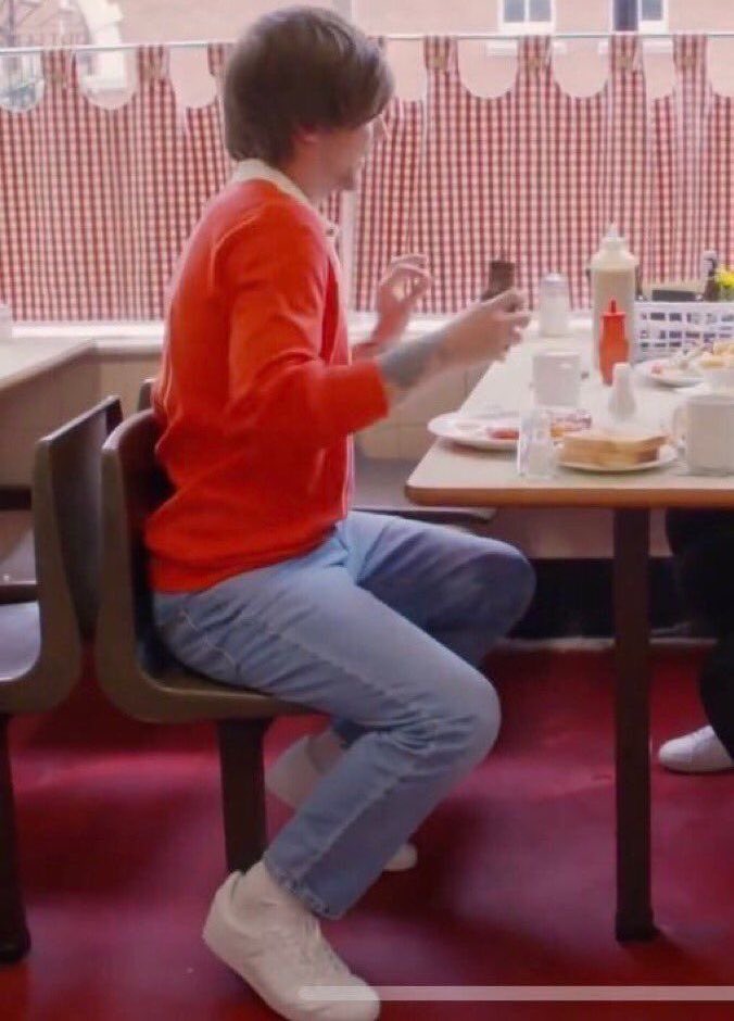 — the way he sits, he’s so tiny and delicate <3