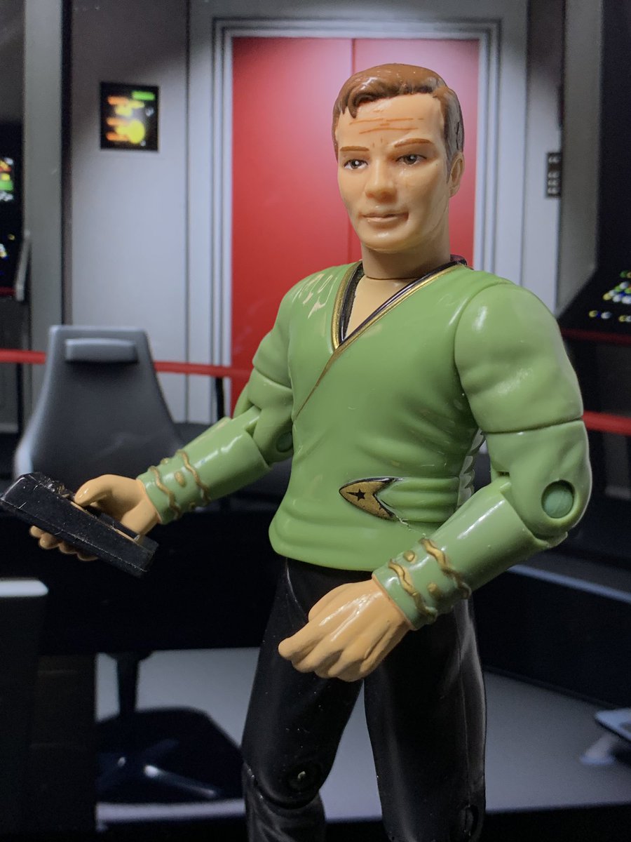 itonobuhiko's tweet photo. STAR TREKシリーズも大好きなんです。Netflixで見直してPlaymatesのアクションフィギュアをまた買い始めました。リアルではないけど、なーんとなく雰囲気があるこのシリーズは好きです。怪獣でいうレトロソフビのようなもの？

#startrek #playmates #startrekfigure https://t.co/k98m3Dyf5u