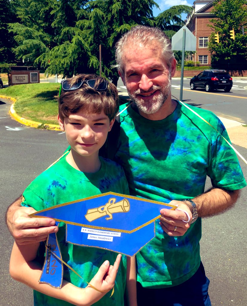LBSmialowicz's tweet photo. Smialowicz family out! after 11 awesome years at @BarrettAPS thanks to all the great teachers and for all the special memories!! @TheresaBratt @Redding_APS @SohrAPS @APSVirginia #kwbpride https://t.co/2kD1JoRXUx