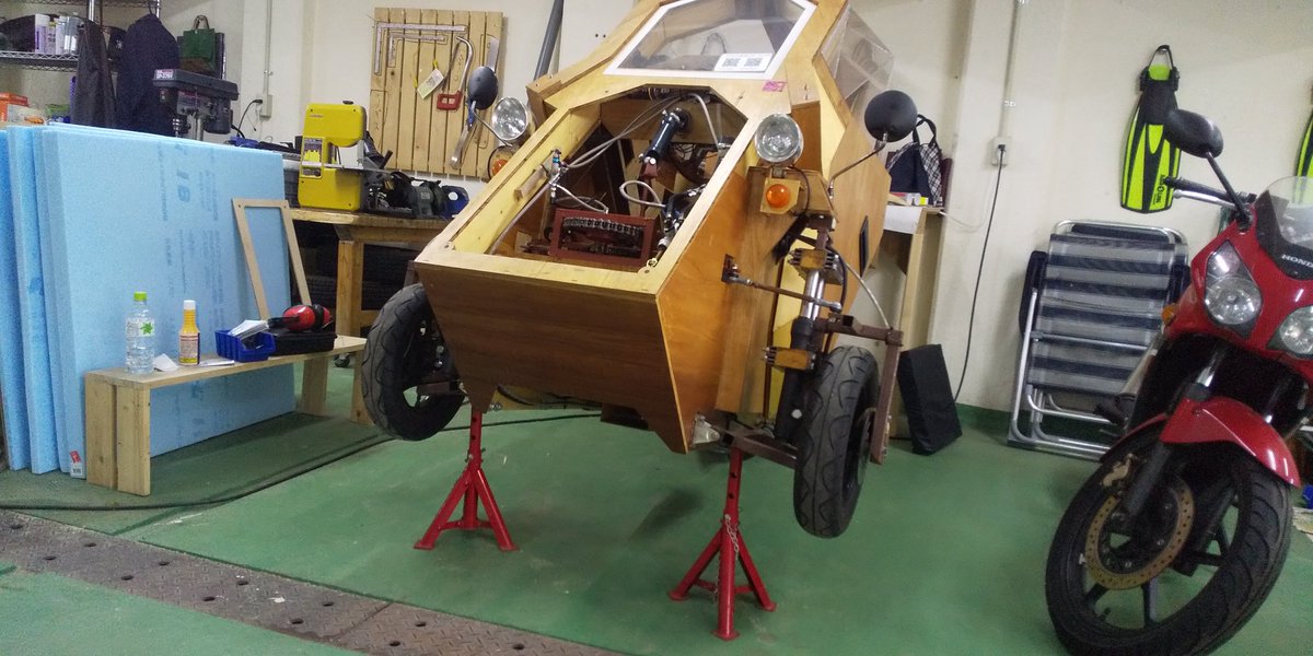 りひと工業自動車部 Twitterren オーバーヒートしちゃった自作車両 とりあえず冷却用の穴を開けたった W 自作車両 マイクロカー 木造