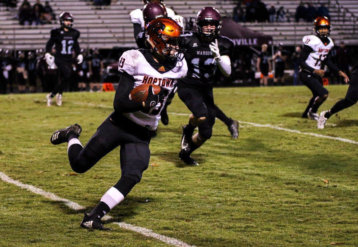HHS 🏈 Senior Prospect
5’10 150 WR/DB Ryan Myers <a href="/ryanmyers25/">Ryan Myers</a> 
Instinctive, athletic, tough baller!!
hudl.com/v/2CXKZu
