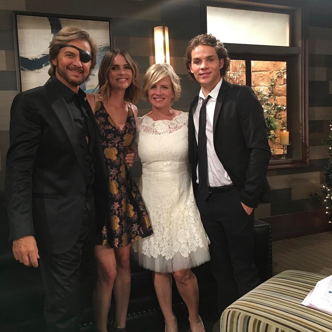nicholsevansfan's tweet photo. More fun with the onscreen Johnsons ! #happypatchiversary35 #patch35 https://t.co/jBDTMMGrw4
