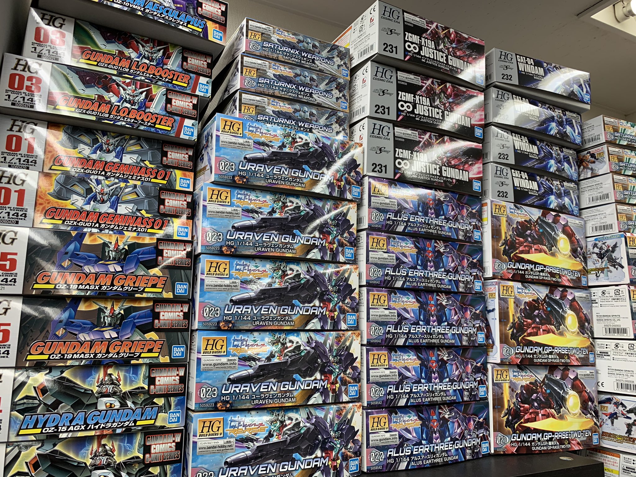 池袋 ブランイヴウ 巷で品薄らしい ガンプラ在庫あります ビヨンドグローバルガンダム ユーラヴェンガンダム ウィンダム 再販旧キットetc 池袋と言うプラモにはあまり縁の無い場所で 制作スペースとプラモ売っています ブランイヴウ本日も13時