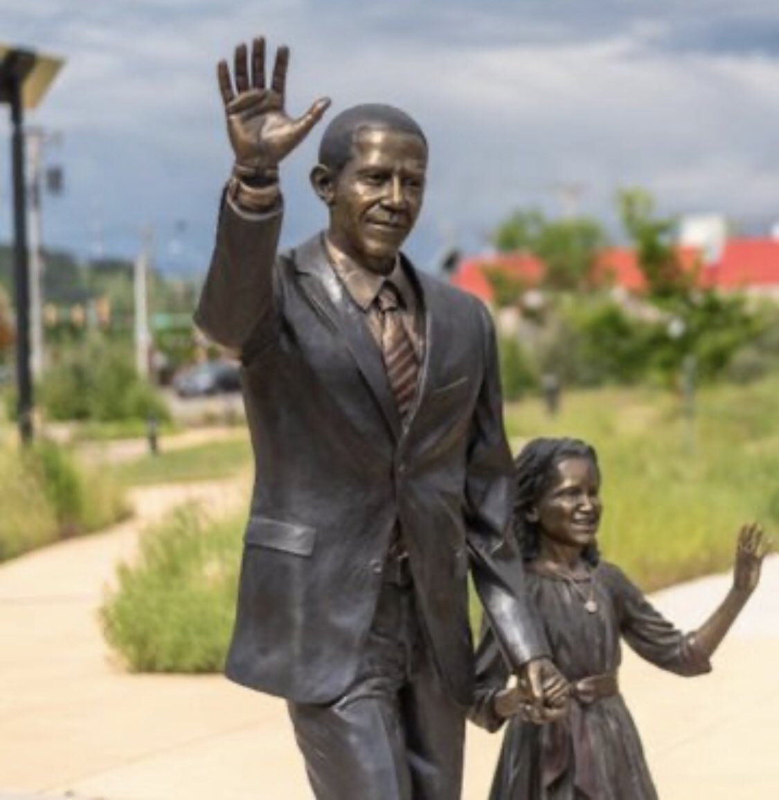 NeverCrats's tweet photo. This #Statue is Racist and makes me uncomfortable!
It has to be taken down!
#RemoveTheStatue https://t.co/qdFwCmz5b8